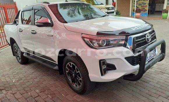 Tenga Tsaru Toyota Hilux Chena Mota in Achachinja in Tete Tenga Tsaru Toyota Hilux Chena Mota in Achachinja in Tete