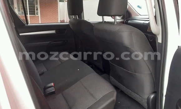 Tenga Tsaru Toyota Hilux Chena Mota in Achachinja in Tete Tenga Tsaru Toyota Hilux Chena Mota in Achachinja in Tete