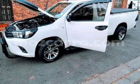 Comprar Usado Toyota Hilux Branco Carro em Balama em Cabo Delgado
