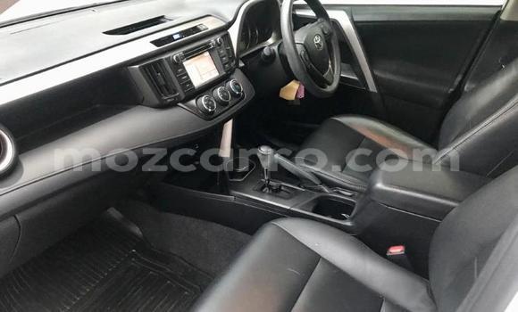 Comprar Usado Toyota RAV4 Branco Carro em Balama em Cabo Delgado Comprar Usado Toyota RAV4 Branco Carro em Balama em Cabo Delgado