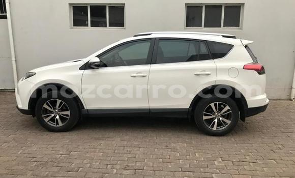 Comprar Usado Toyota RAV4 Branco Carro em Balama em Cabo Delgado Comprar Usado Toyota RAV4 Branco Carro em Balama em Cabo Delgado