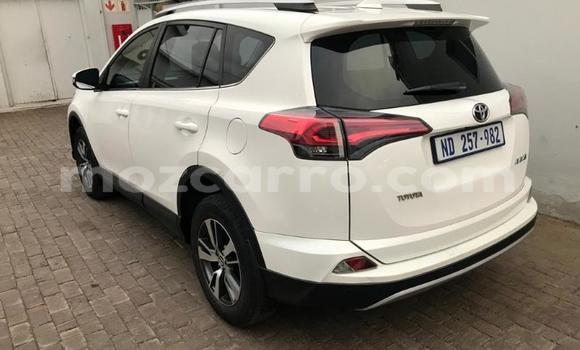 Comprar Usado Toyota RAV4 Branco Carro em Balama em Cabo Delgado Comprar Usado Toyota RAV4 Branco Carro em Balama em Cabo Delgado