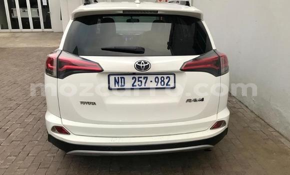 Comprar Usado Toyota RAV4 Branco Carro em Balama em Cabo Delgado Comprar Usado Toyota RAV4 Branco Carro em Balama em Cabo Delgado