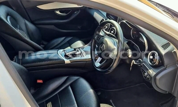 Tenga Tsaru Mercedes‒Benz 200 Chena Mota in Achachinja in Tete Tenga Tsaru Mercedes‒Benz 200 Chena Mota in Achachinja in Tete