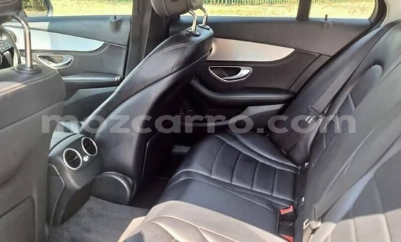 Tenga Tsaru Mercedes‒Benz 200 Chena Mota in Achachinja in Tete Tenga Tsaru Mercedes‒Benz 200 Chena Mota in Achachinja in Tete