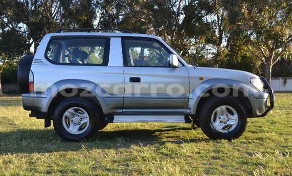 Nunua Ilio tumika Toyota Prado Nyeusi Gari ndani ya Maputo nchini Maputo