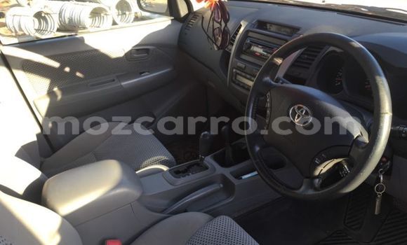 Nunua Ilio tumika Toyota Hilux Nyeusi Gari ndani ya Maputo nchini Maputo Nunua Ilio tumika Toyota Hilux Nyeusi Gari ndani ya Maputo nchini Maputo
