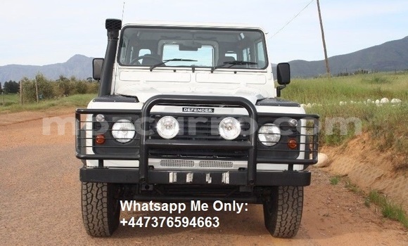 Nunua Ilio tumika Land Rover Defender Nyekundu Gari ndani ya Maputo nchini Maputo Nunua Ilio tumika Land Rover Defender Nyekundu Gari ndani ya Maputo nchini Maputo