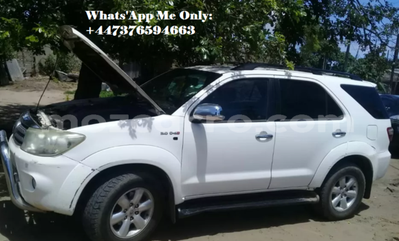 Nunua Ilio tumika Toyota Fortuner Nyekundu Gari ndani ya Maputo nchini Maputo Nunua Ilio tumika Toyota Fortuner Nyekundu Gari ndani ya Maputo nchini Maputo