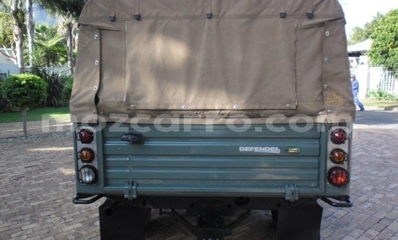 Nunua Ilio tumika Land Rover Defender Kijani Gari ndani ya Maputo nchini Maputo Nunua Ilio tumika Land Rover Defender Kijani Gari ndani ya Maputo nchini Maputo