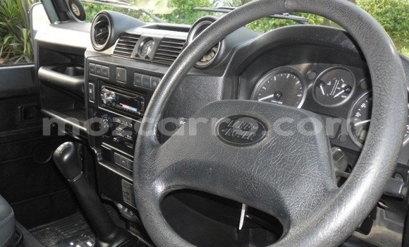 Nunua Ilio tumika Land Rover Defender Kijani Gari ndani ya Maputo nchini Maputo Nunua Ilio tumika Land Rover Defender Kijani Gari ndani ya Maputo nchini Maputo