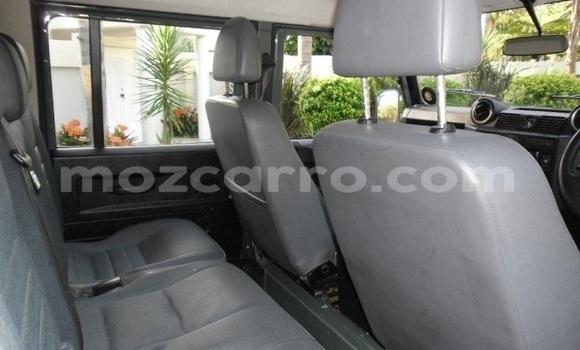 Nunua Ilio tumika Land Rover Defender Kijani Gari ndani ya Maputo nchini Maputo Nunua Ilio tumika Land Rover Defender Kijani Gari ndani ya Maputo nchini Maputo