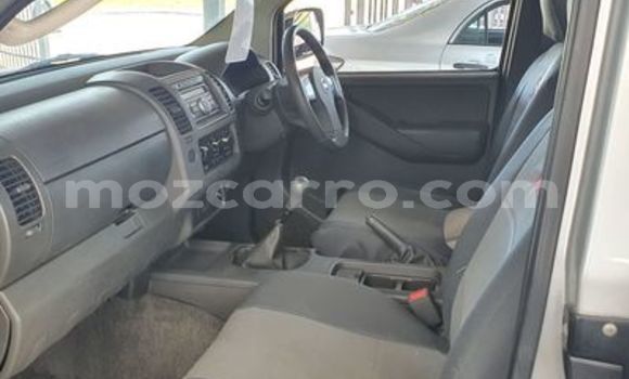 Comprar Usado Nissan Navara Prata Carro em Balama em Cabo Delgado Comprar Usado Nissan Navara Prata Carro em Balama em Cabo Delgado