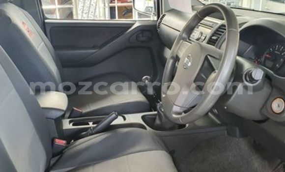 Comprar Usado Nissan Navara Prata Carro em Balama em Cabo Delgado Comprar Usado Nissan Navara Prata Carro em Balama em Cabo Delgado