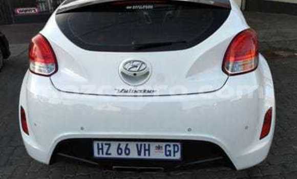 Buy Used Hyundai Veloster White Car in Balama in Cabo Delgado
