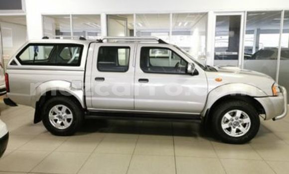 Buy Used Nissan NP 300 Silver Car in Nampula in Nampula Buy Used Nissan NP 300 Silver Car in Nampula in Nampula