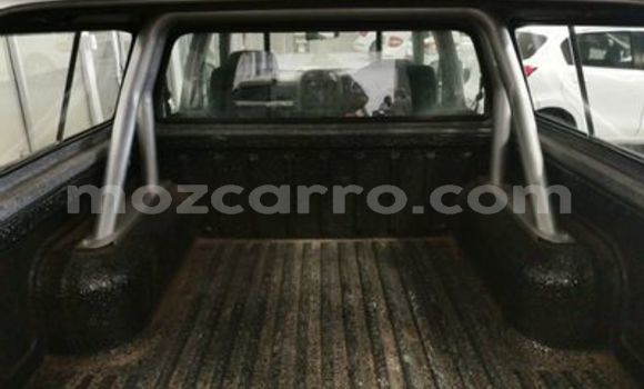 Buy Used Nissan NP 300 Silver Car in Nampula in Nampula Buy Used Nissan NP 300 Silver Car in Nampula in Nampula