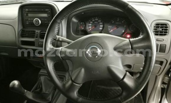 Buy Used Nissan NP 300 Silver Car in Nampula in Nampula Buy Used Nissan NP 300 Silver Car in Nampula in Nampula