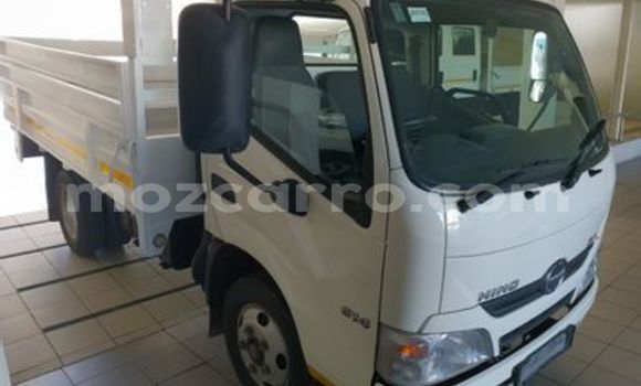 Nunua Ilio tumika Hino 300 Series Nyeupe Lori ndani ya Beira nchini Sofala