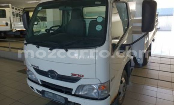 Buy Used Hino 300 Series White Truck in Beira in Sofala Buy Used Hino 300 Series White Truck in Beira in Sofala