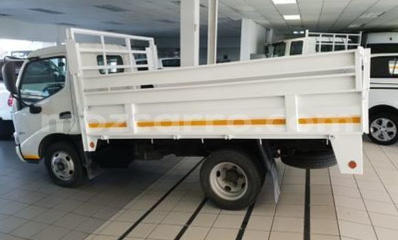 Buy Used Hino 300 Series White Truck in Beira in Sofala Buy Used Hino 300 Series White Truck in Beira in Sofala