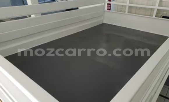 Buy Used Hino 300 Series White Truck in Beira in Sofala Buy Used Hino 300 Series White Truck in Beira in Sofala