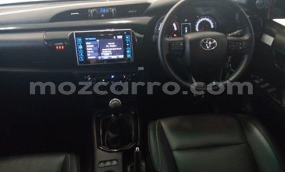 Buy Used Toyota Hilux Silver Car in Chimoio in Manica Buy Used Toyota Hilux Silver Car in Chimoio in Manica