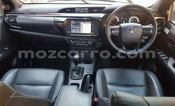 Comprar Usado Toyota Hilux Branco Carro em Mutarara em Tete Comprar Usado Toyota Hilux Branco Carro em Mutarara em Tete