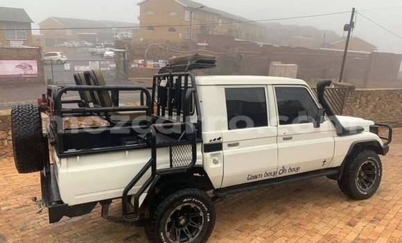 Tenga Tsaru Toyota Land Cruiser Chena Mota in Achachinja in Tete Tenga Tsaru Toyota Land Cruiser Chena Mota in Achachinja in Tete