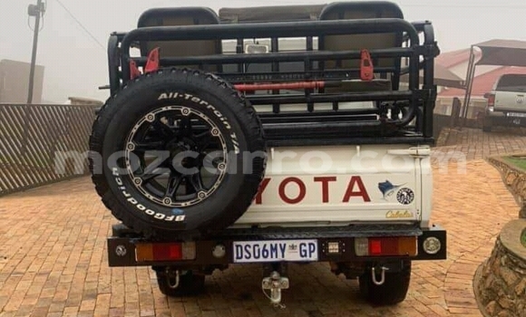 Tenga Tsaru Toyota Land Cruiser Chena Mota in Achachinja in Tete Tenga Tsaru Toyota Land Cruiser Chena Mota in Achachinja in Tete