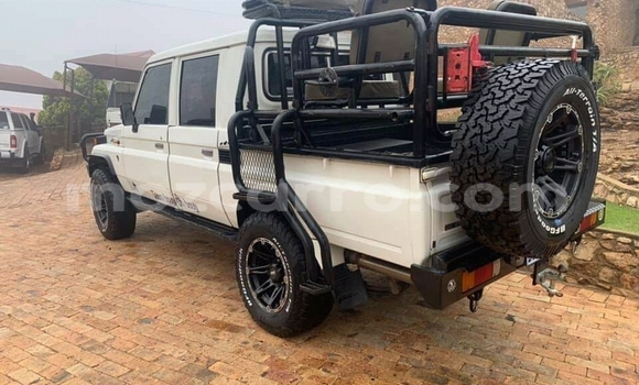 Tenga Tsaru Toyota Land Cruiser Chena Mota in Achachinja in Tete Tenga Tsaru Toyota Land Cruiser Chena Mota in Achachinja in Tete