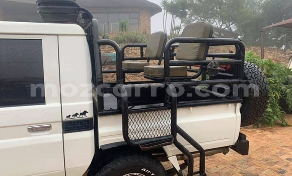 Tenga Tsaru Toyota Land Cruiser Chena Mota in Achachinja in Tete Tenga Tsaru Toyota Land Cruiser Chena Mota in Achachinja in Tete