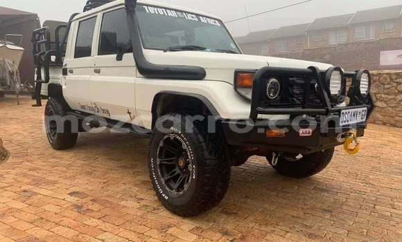 Tenga Tsaru Toyota Land Cruiser Chena Mota in Achachinja in Tete Tenga Tsaru Toyota Land Cruiser Chena Mota in Achachinja in Tete