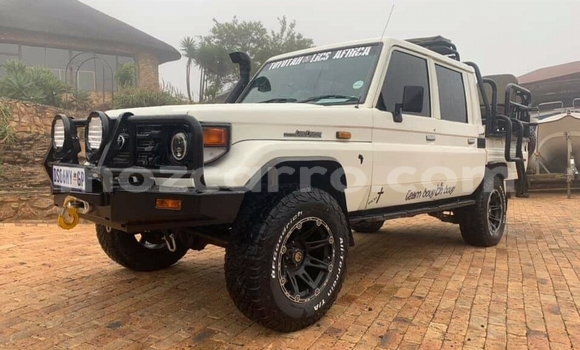 Tenga Tsaru Toyota Land Cruiser Chena Mota in Achachinja in Tete Tenga Tsaru Toyota Land Cruiser Chena Mota in Achachinja in Tete