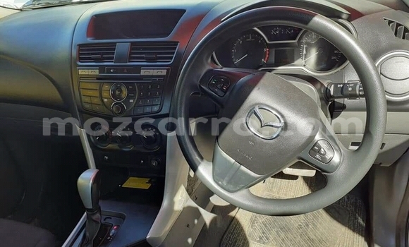 Tenga Tsaru Mazda BT-50 Chena Mota in Achachinja in Tete Tenga Tsaru Mazda BT-50 Chena Mota in Achachinja in Tete