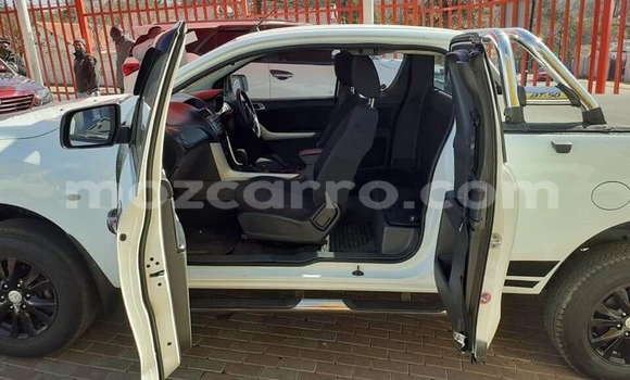 Tenga Tsaru Mazda BT-50 Chena Mota in Achachinja in Tete Tenga Tsaru Mazda BT-50 Chena Mota in Achachinja in Tete