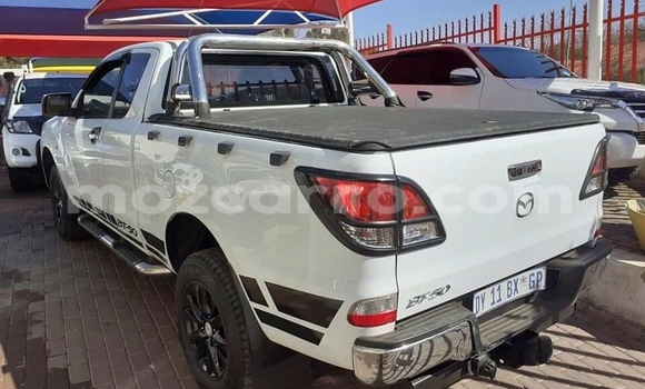 Tenga Tsaru Mazda BT-50 Chena Mota in Achachinja in Tete Tenga Tsaru Mazda BT-50 Chena Mota in Achachinja in Tete