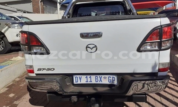 Tenga Tsaru Mazda BT-50 Chena Mota in Achachinja in Tete Tenga Tsaru Mazda BT-50 Chena Mota in Achachinja in Tete