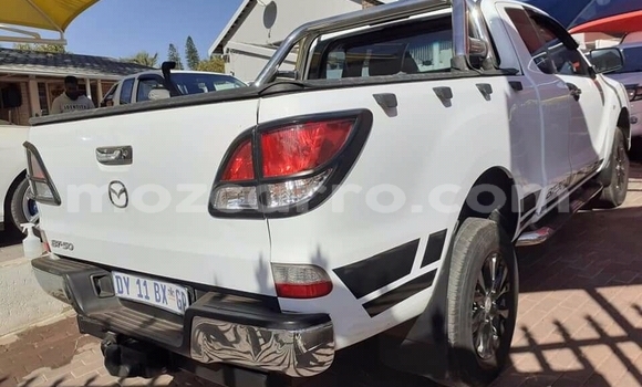 Tenga Tsaru Mazda BT-50 Chena Mota in Achachinja in Tete Tenga Tsaru Mazda BT-50 Chena Mota in Achachinja in Tete