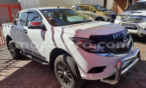 Tenga Tsaru Mazda BT-50 Chena Mota in Achachinja in Tete Tenga Tsaru Mazda BT-50 Chena Mota in Achachinja in Tete