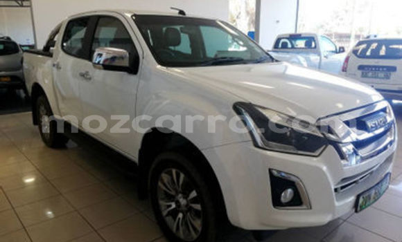 Comprar Usado Isuzu KB Branco Carro em Beira em Sofala