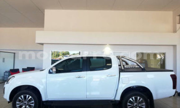Buy Used Isuzu KB White Car in Beira in Sofala Buy Used Isuzu KB White Car in Beira in Sofala