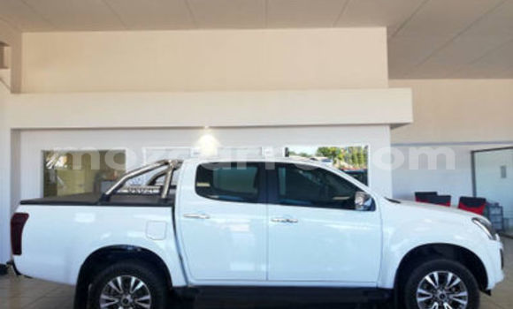 Buy Used Isuzu KB White Car in Beira in Sofala Buy Used Isuzu KB White Car in Beira in Sofala
