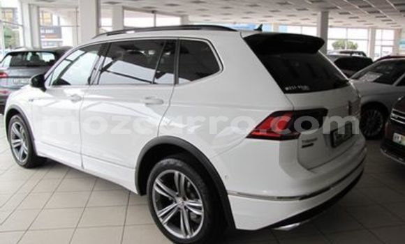 Buy Used Volkswagen Tiguan White Car in Chimoio in Manica Buy Used Volkswagen Tiguan White Car in Chimoio in Manica