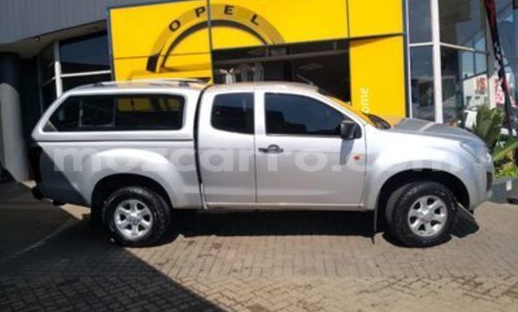 Buy Used Isuzu D-MAX Silver Car in Beira in Sofala Buy Used Isuzu D-MAX Silver Car in Beira in Sofala