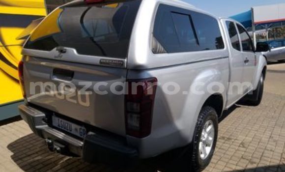 Buy Used Isuzu D-MAX Silver Car in Beira in Sofala Buy Used Isuzu D-MAX Silver Car in Beira in Sofala
