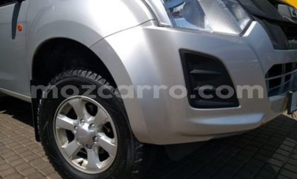 Buy Used Isuzu D-MAX Silver Car in Beira in Sofala Buy Used Isuzu D-MAX Silver Car in Beira in Sofala