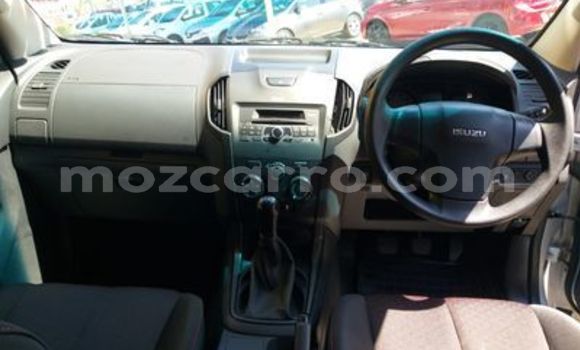 Buy Used Isuzu D-MAX Silver Car in Beira in Sofala Buy Used Isuzu D-MAX Silver Car in Beira in Sofala