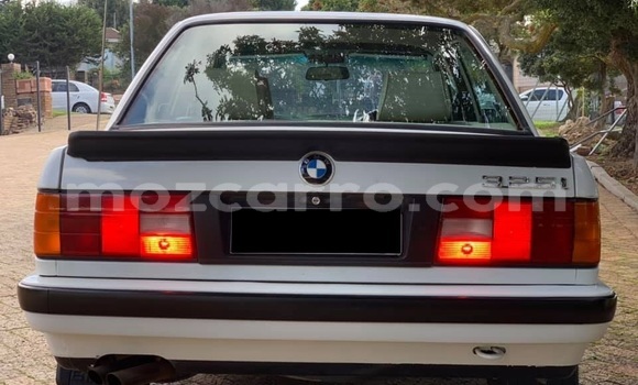 Nunua Ilio tumika BMW 3-Series Nyeupe Gari ndani ya Maputo nchini Maputo Nunua Ilio tumika BMW 3-Series Nyeupe Gari ndani ya Maputo nchini Maputo