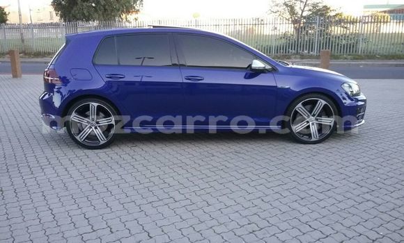 Comprar Usado Volkswagen Golf Bege Carro em Chiuta em Tete